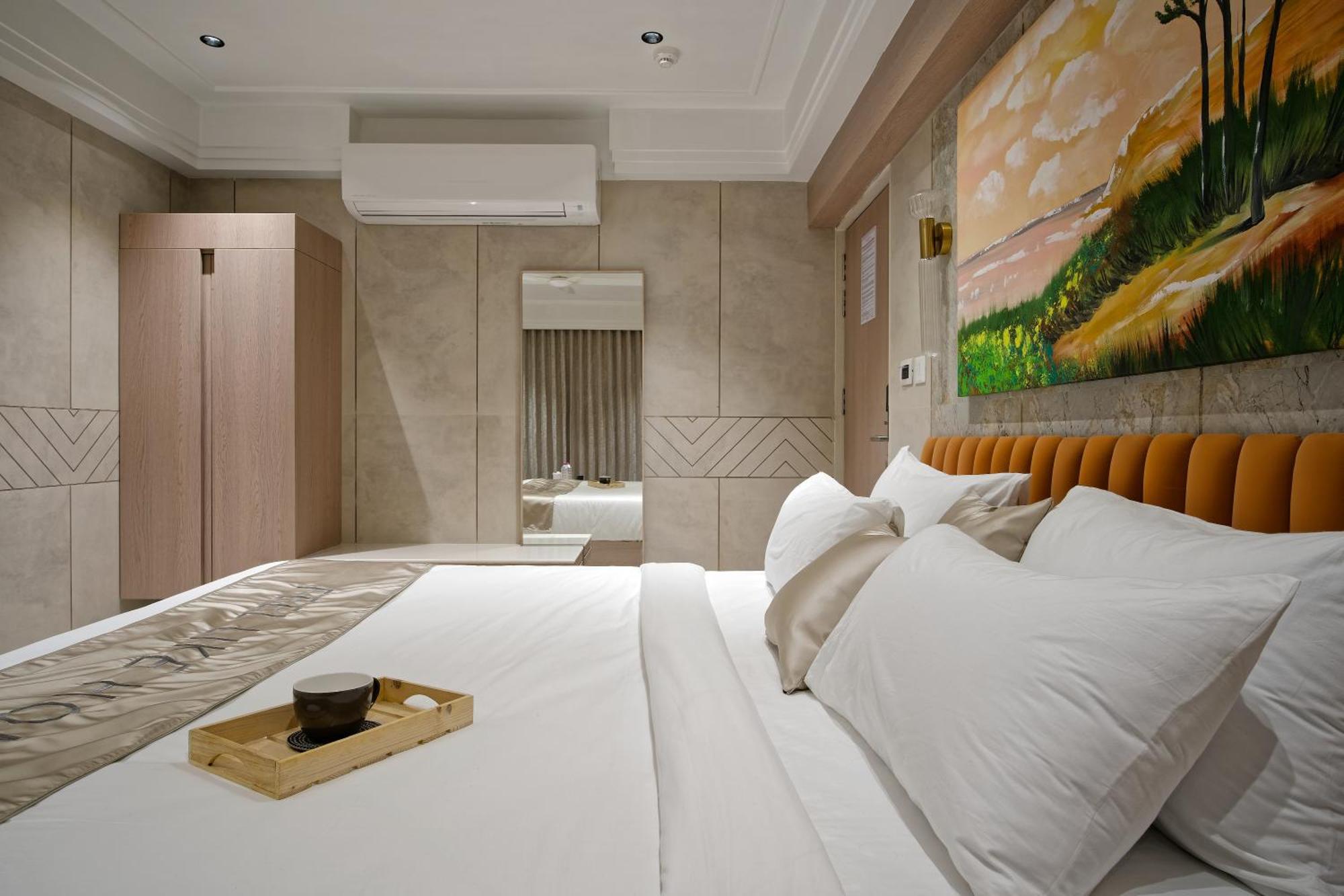 Golden Plaza Hotel Ahmedabad Exterior photo