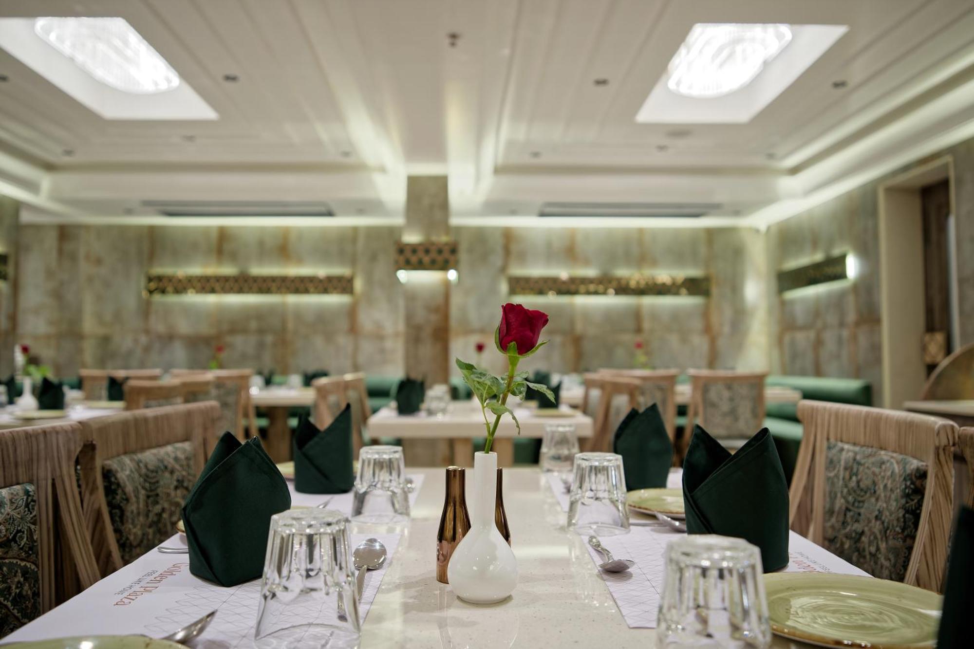 Golden Plaza Hotel Ahmedabad Exterior photo